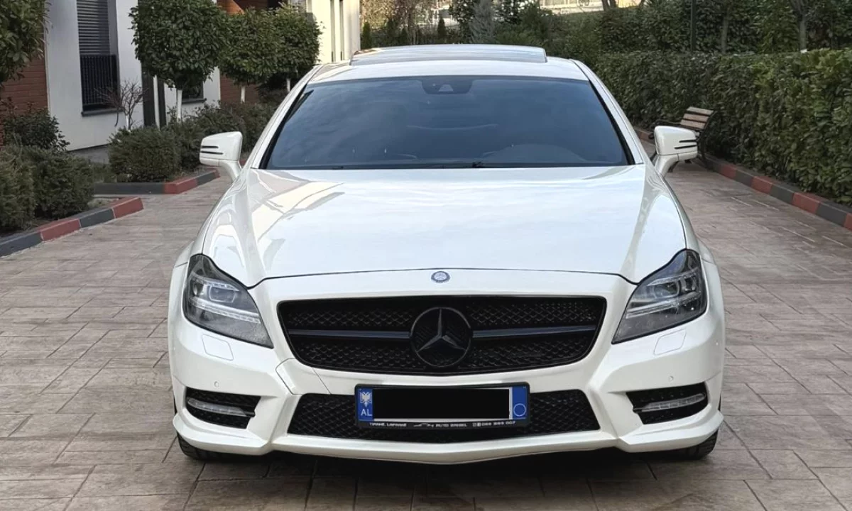 Makina ne shitje ne Tirane, Mercedes-Benz, 2011 Diesel,Kambio Automatik Pagesa 12,500  Euro.