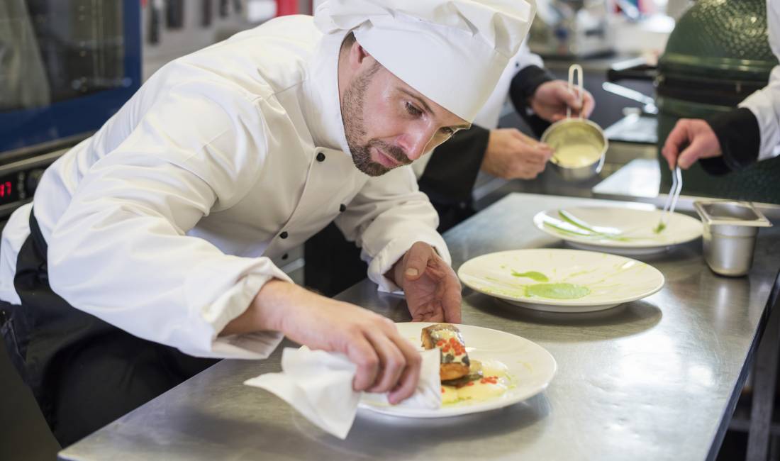 Offerte di lavoro a Valona, Profession Kuzhinier , Con esperienza, Pagamento Trattabile.