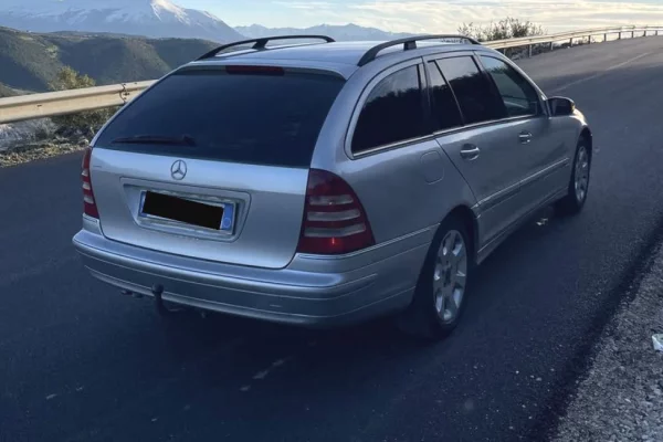 Makina ne shitje ne Tirane - 3,700 Euro