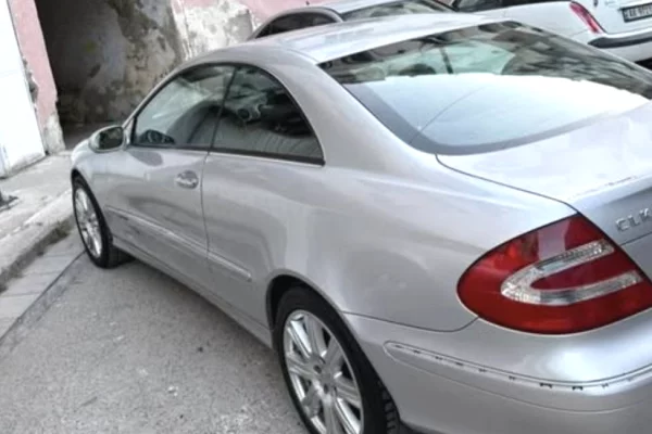 Makina ne shitje ne Tirane - 3,200 Euro