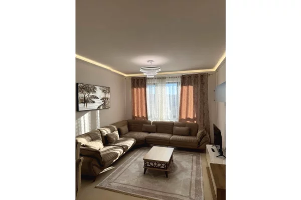 Jepet me qera super apartament 1+1 i mobiluar – Afër Sheshit Shqiponja