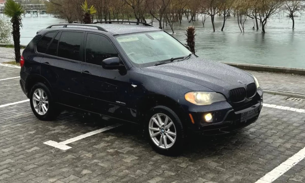 Makina ne shitje ne Tirane, BMW, 2010 Diesel,Kambio Automatik Pagesa 7,500  Euro.