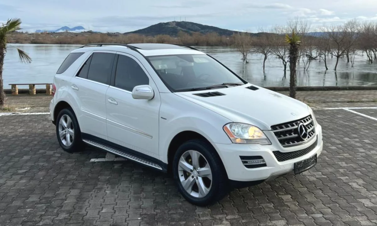 Makina ne shitje ne Tirane, Mercedes-Benz, 2011 Diesel,Kambio Automatik Pagesa 9,500  Euro.