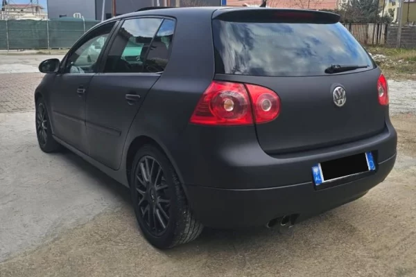 Makina ne shitje ne Tirane - 3,900 Euro