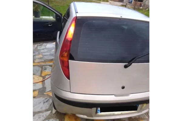 Makina ne shitje ne Tirane - 1,200 Euro