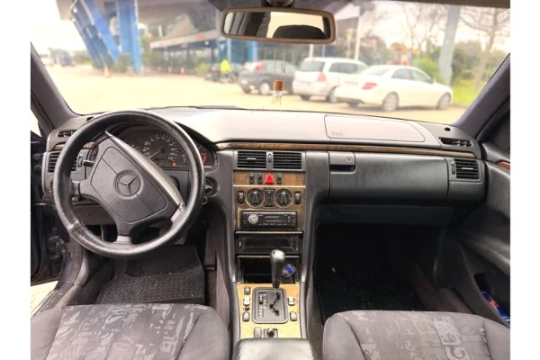 Makina ne shitje ne Tirane - 1,500 Euro