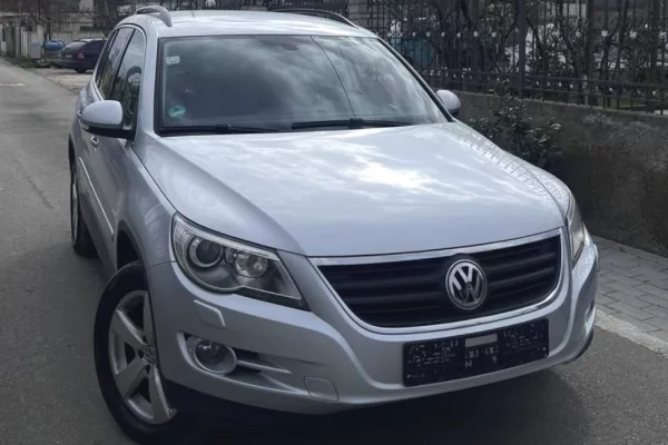 Makina ne shitje ne Tirane - 7,600 Euro