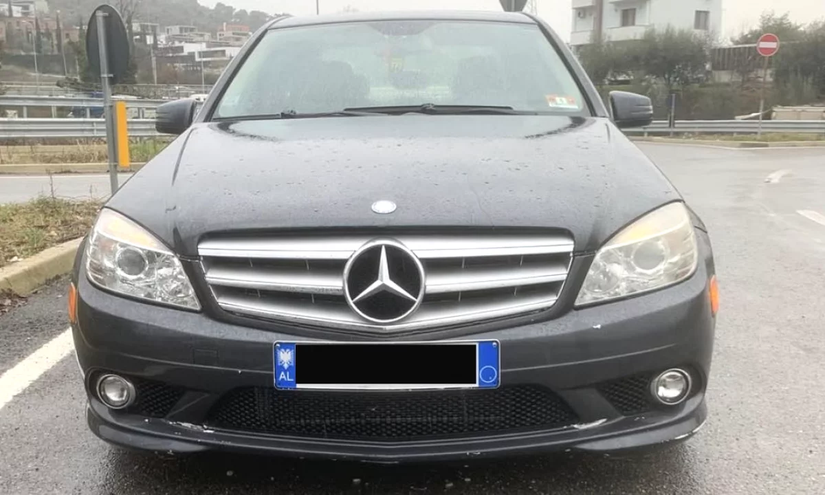 Makina ne shitje ne Tirane, Mercedes-Benz, 2010 Benzine,Kambio Automatik Pagesa 5,200  Euro.