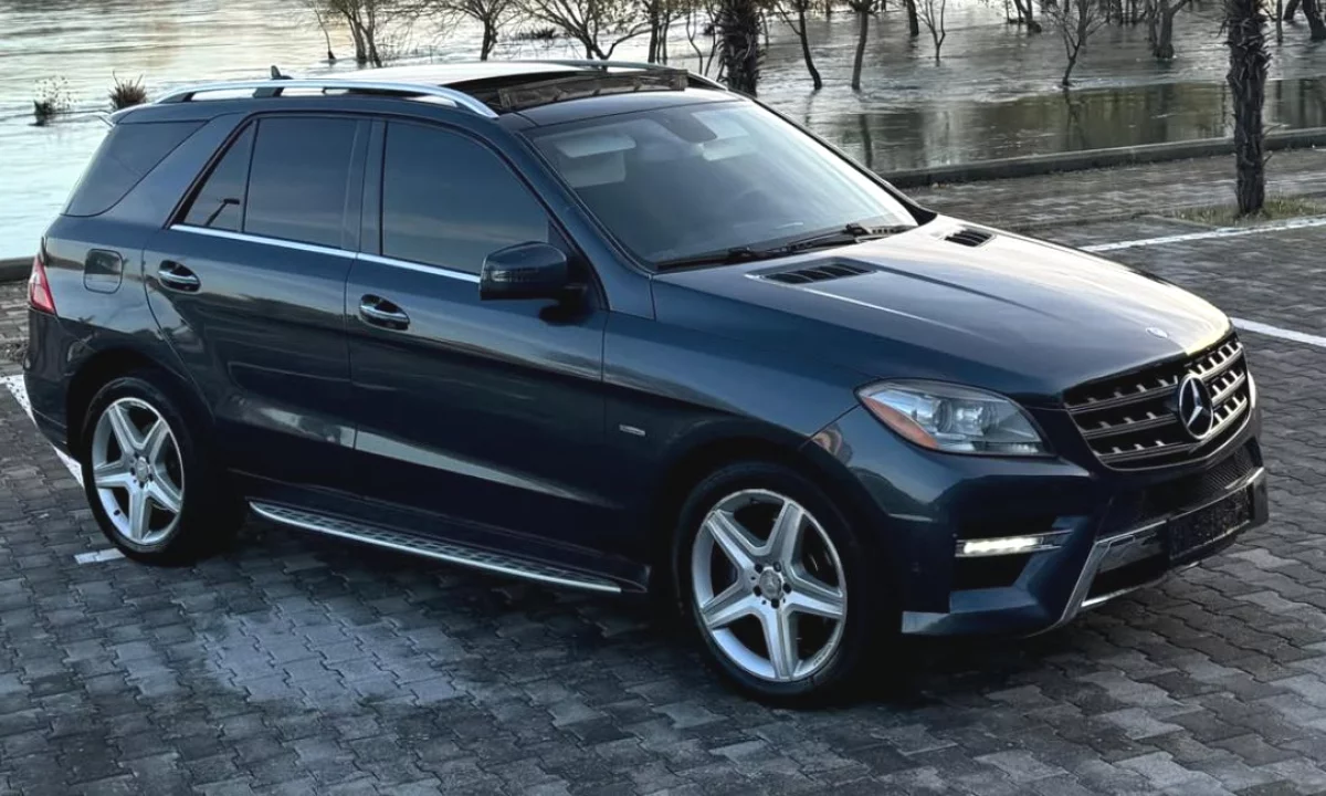 Makina ne shitje ne Tirane, Mercedes-Benz, 2013 Diesel,Kambio Automatik Pagesa 13,500  Euro.