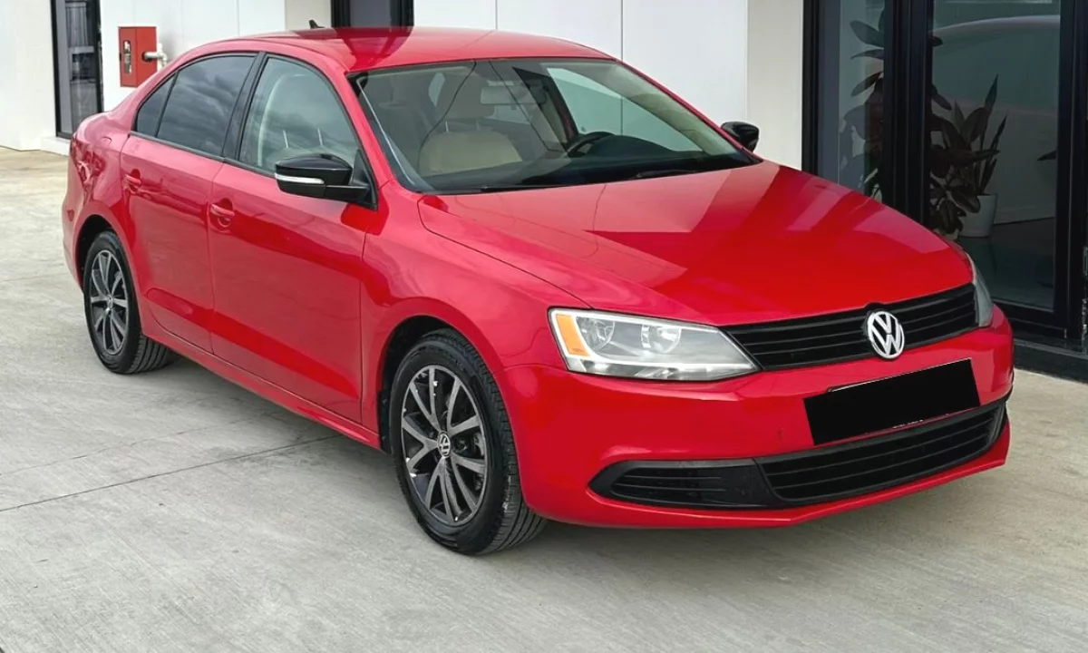 Makina ne shitje ne Tirane, Volkswagen, 2012 gasoline-gas,Kambio Automatik Pagesa 5,800  Euro.