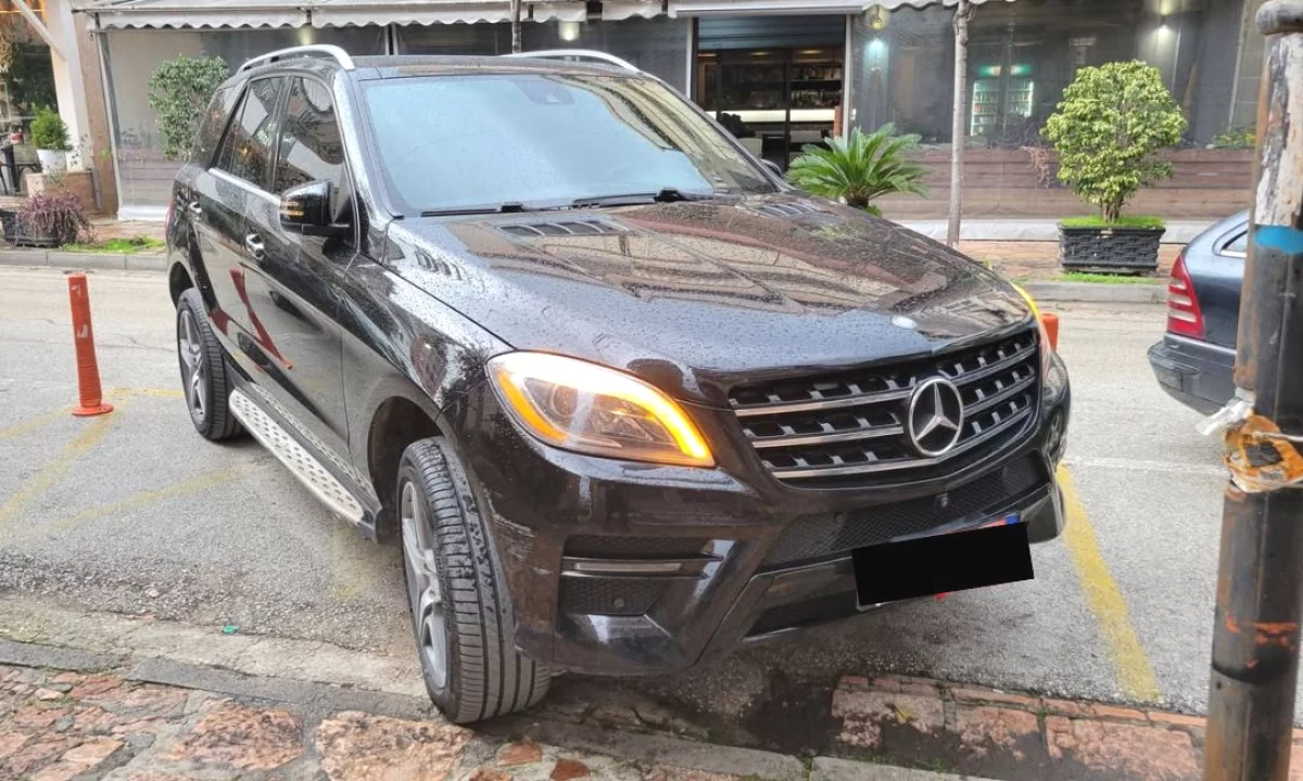 Makina ne shitje ne Tirane, Mercedes-Benz, 2014 Diesel,Kambio Automatik Pagesa 14,000  Euro.
