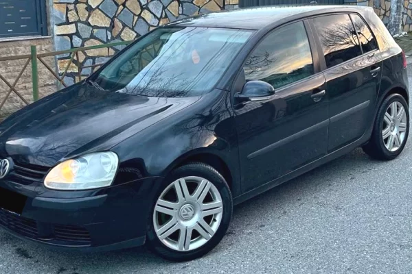 Makina ne shitje ne Tirane - 3,000 Euro