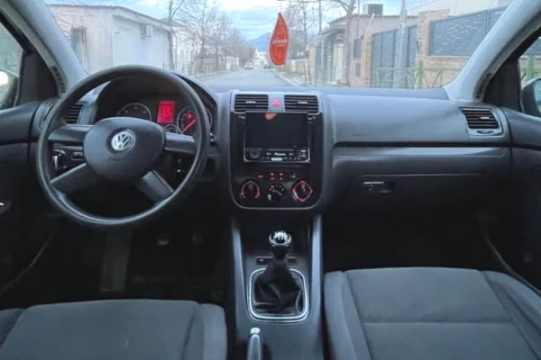 Makina ne shitje ne Tirane - 3,000 Euro