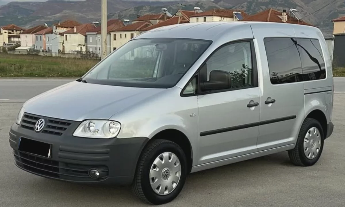 Makina ne shitje ne Tirane, Volkswagen, 2006 Diesel,Kambio Automatik Pagesa 3,800  Euro.