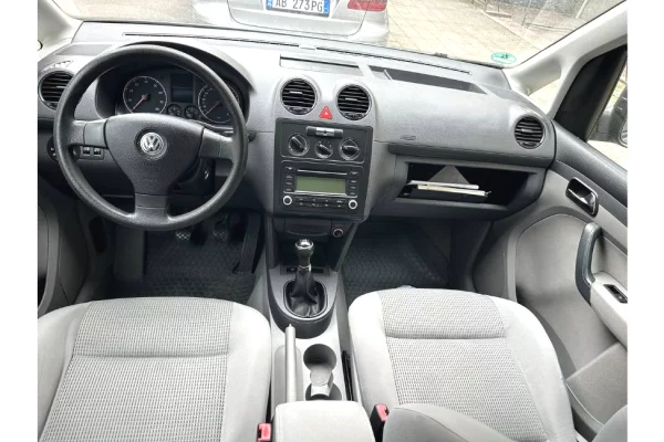 Makina ne shitje ne Tirane - 3,800 Euro