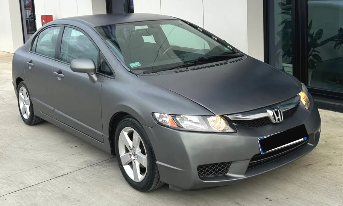 Makina ne shitje ne Tirane, Honda, 2010 gasoline-gas,Kambio Automatik Pagesa 4,300  Euro.