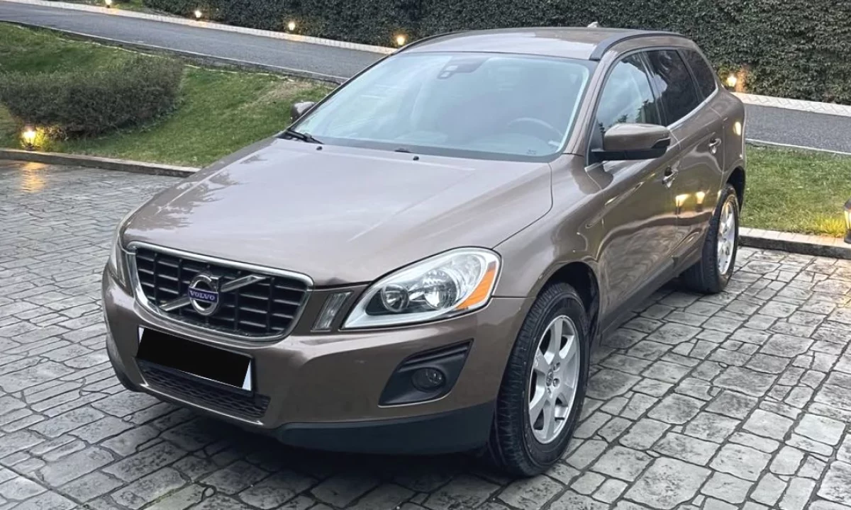 Makina ne shitje ne Tirane, Volvo, 2010 Diesel,Kambio Automatik Pagesa 8,500  Euro.