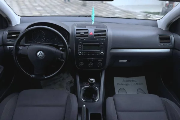 Makina ne shitje ne Tirane - 3,900 Euro