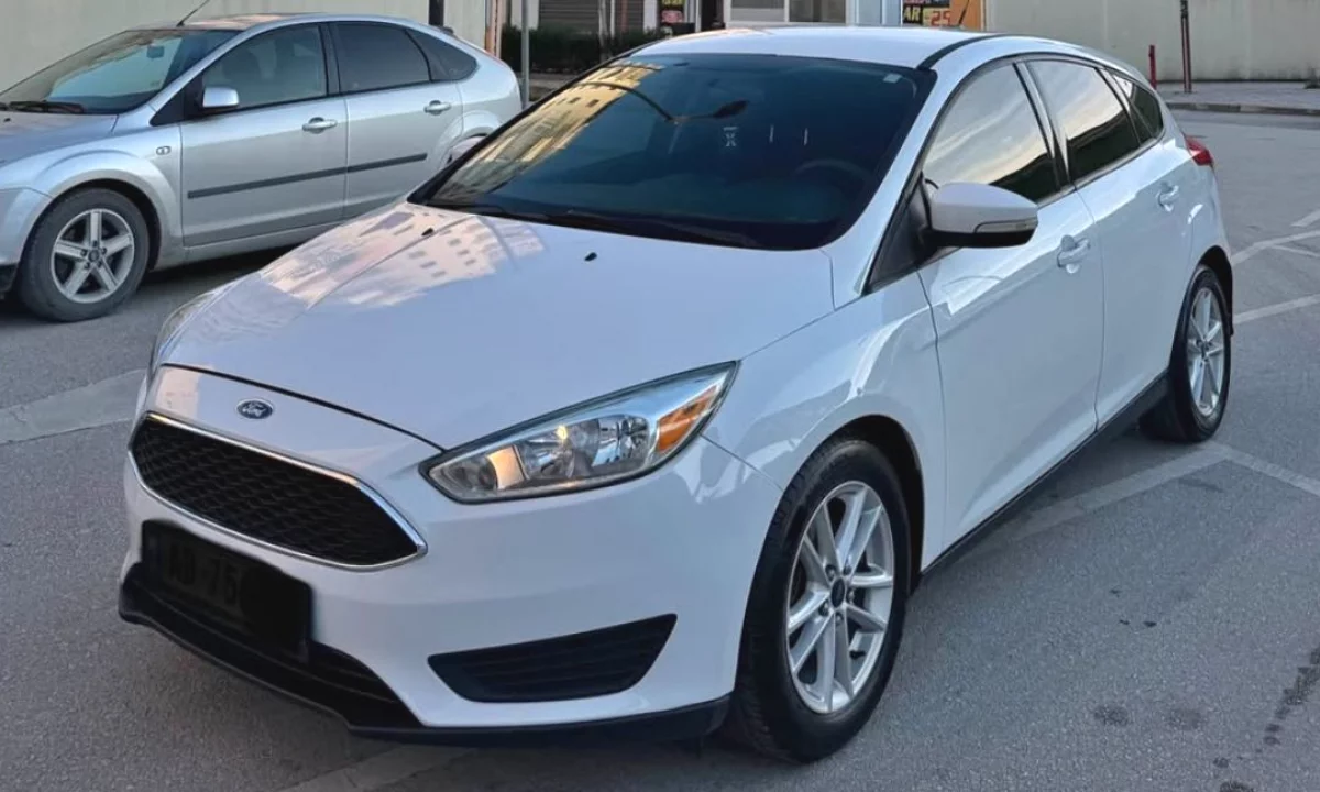 Makina ne shitje ne Fier, Ford, 2016 Benzine,Kambio Automatik Pagesa 6,300  Euro.
