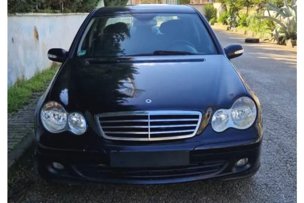 Makina ne shitje ne Fier - 3,999 Euro