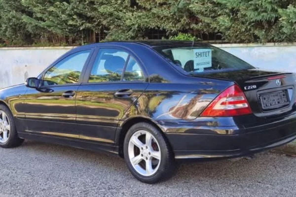 Makina ne shitje ne Fier - 3,999 Euro