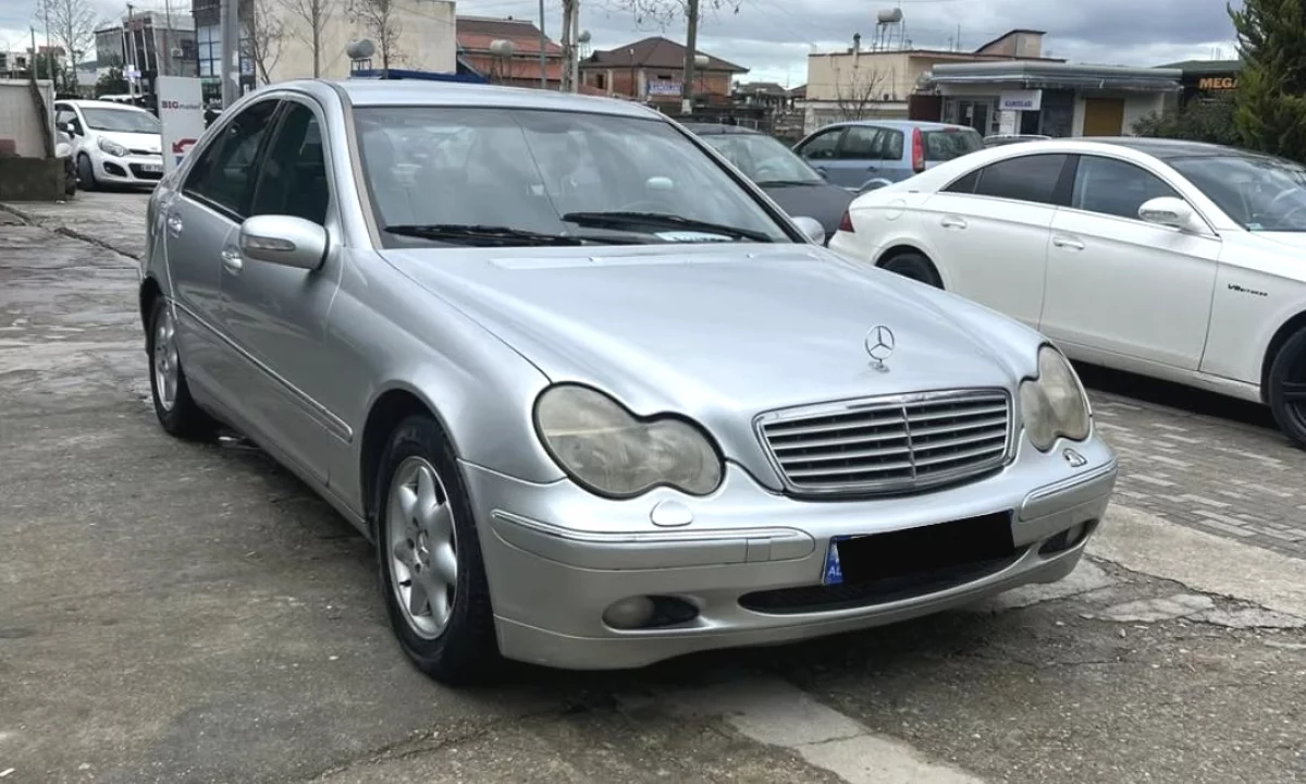 Auto in Vendita a Tirana, Mercedes-Benz, 2002 Diesel,Kambio Automatik Pagamento 2,300  Euro.