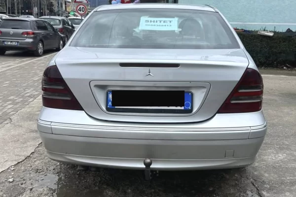 Makina ne shitje ne Tirane - 2,300 Euro