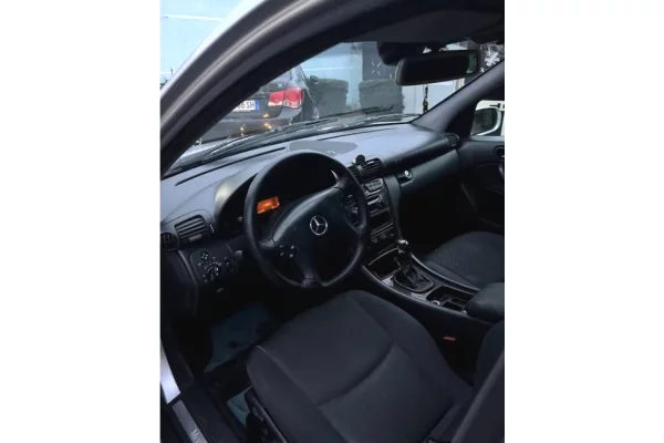 Makina ne shitje ne Tirane - 2,300 Euro