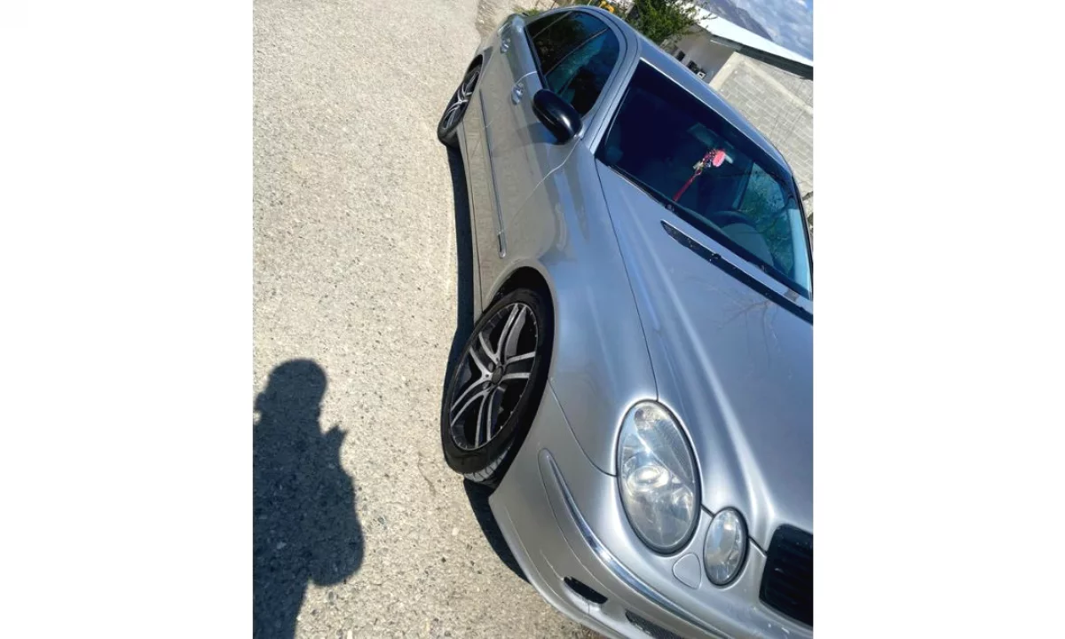 Auto in Vendita a Elbasan, Mercedes-Benz, 2003 Diesel,Kambio Automatik Pagamento 2,300  Euro.
