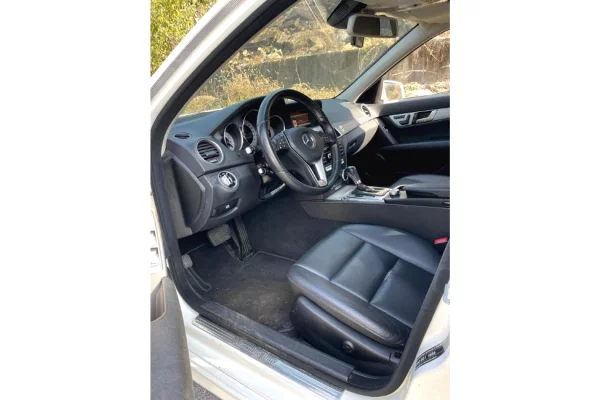 Makina ne shitje ne Tirane - 6,700 Euro