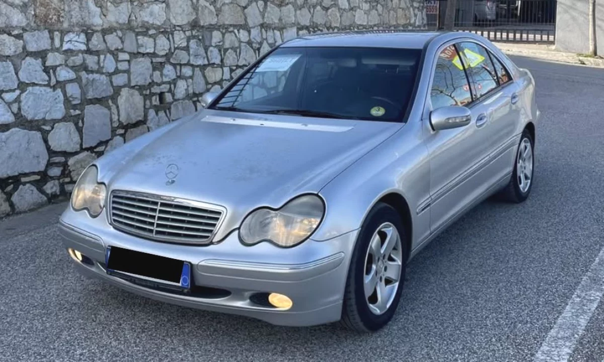 Makina ne shitje ne Tirane, Mercedes-Benz, 2001 Diesel,Kambio Automatik Pagesa 2,500,000  Leke.