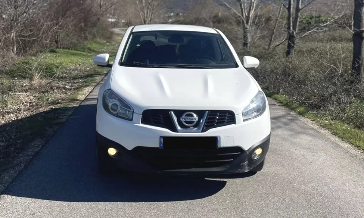 Makina ne shitje ne Durres, Nissan, 2010 Diesel,Kambio Manual Pagesa 5,500  Euro.