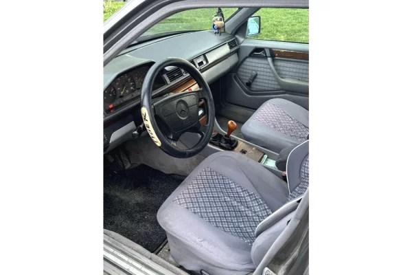 Makina ne shitje ne Tirane - 1,700 Euro