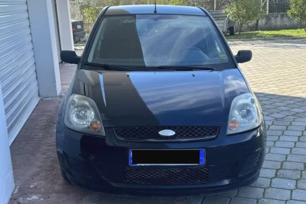 Makina ne shitje ne Tirane - 2,500 Euro