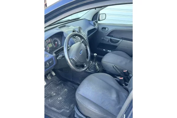 Makina ne shitje ne Tirane - 2,500 Euro