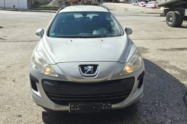 Makina ne shitje ne Tirane - 1,700 Euro