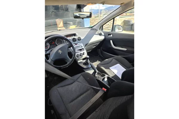 Makina ne shitje ne Tirane - 1,700 Euro