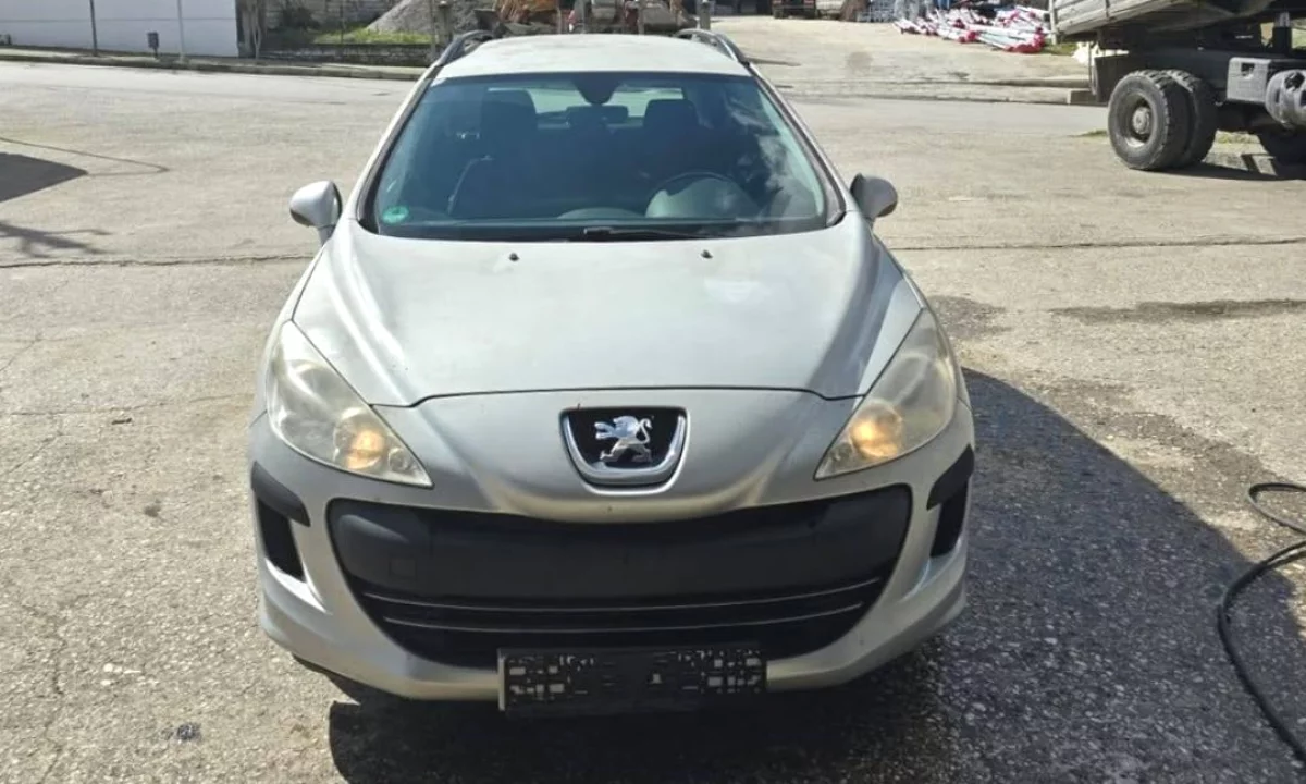 Makina ne shitje ne Tirane, Peugeot, 2010 Diesel,Kambio Automatik Pagesa 1,700  Euro.