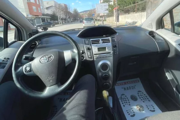 Makina ne shitje ne Tirane - 3,400 Euro