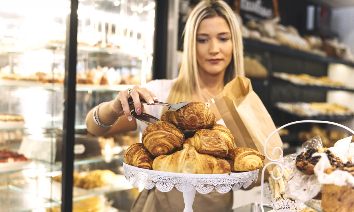 Njoftime Pune ne Tirane, Profesioni Shitëse, Banakiere, Asistent Pasticier, Pastruese , Fillestar/Pak eksperience, Pagesa Me Marreveshje.