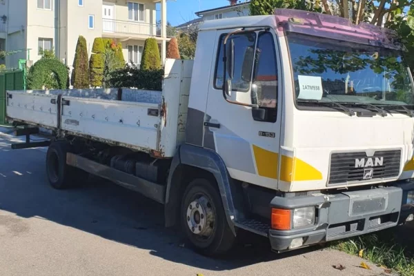 Makina ne shitje ne Tirane - 8,000 Euro