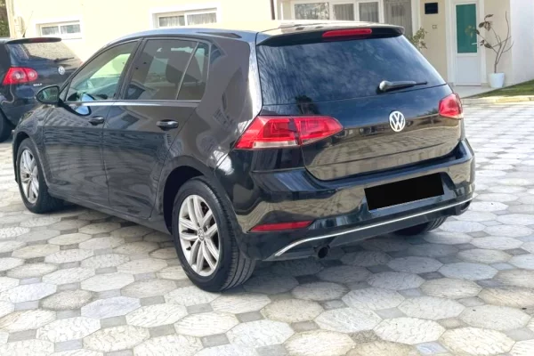 Makina ne shitje ne Tirane - 7,900 Euro