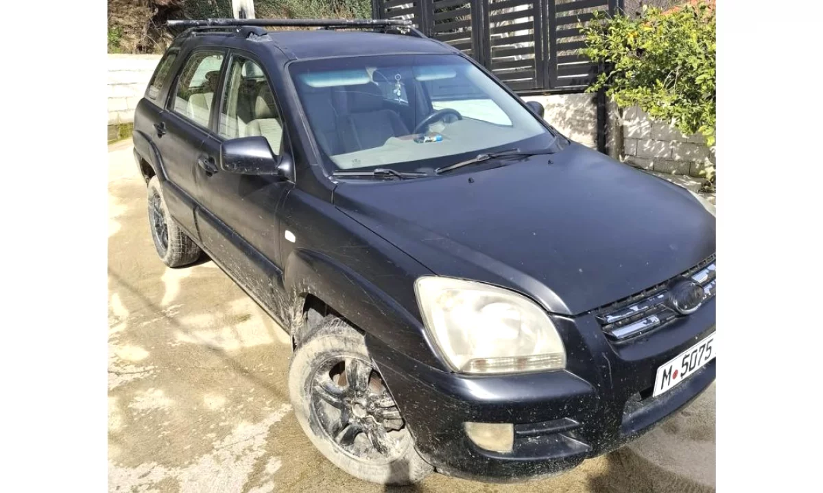 Makina ne shitje ne Tirane, KIA, 2004 Diesel,Kambio Manual Pagesa 1,800  Euro.