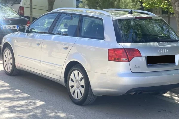 Makina ne shitje ne Tirane - 3,800 Euro