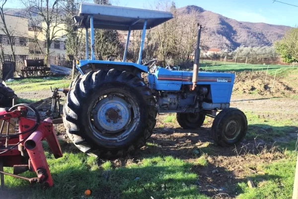 Makina ne shitje ne Tirane - 7,500 Euro