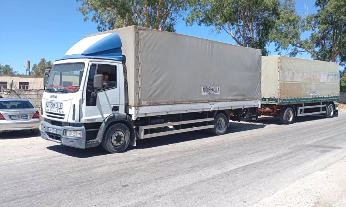 Auto in Vendita a Tirana, Iveco, 2008 Diesel,Kambio Manual Pagamento 17,550  Euro.