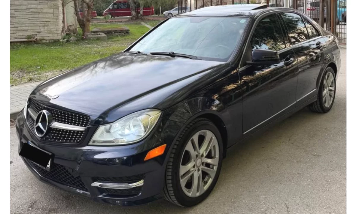 Auto in Vendita a Valona, Mercedes-Benz, 2013 Diesel,Kambio Automatik Pagamento 8,000  Euro.