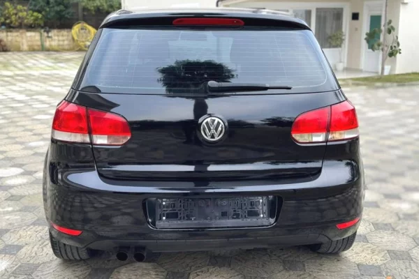 Makina ne shitje ne Tirane - 6,400 Euro