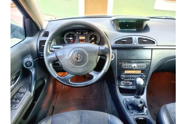 Makina ne shitje ne Tirane - 2,900 Euro