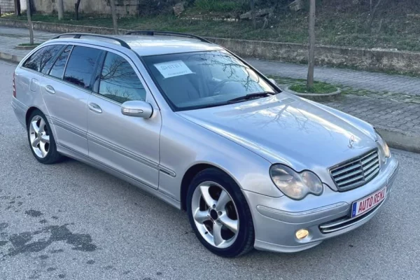 Makina ne shitje ne Tirane - 3,500 Euro